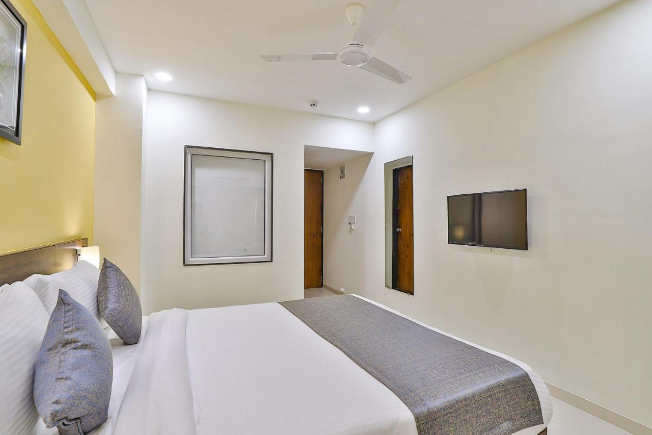 Leo Hotel Ахмедабад Экстерьер фото